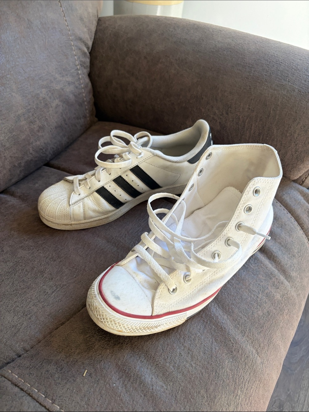 Mis match sneakers
